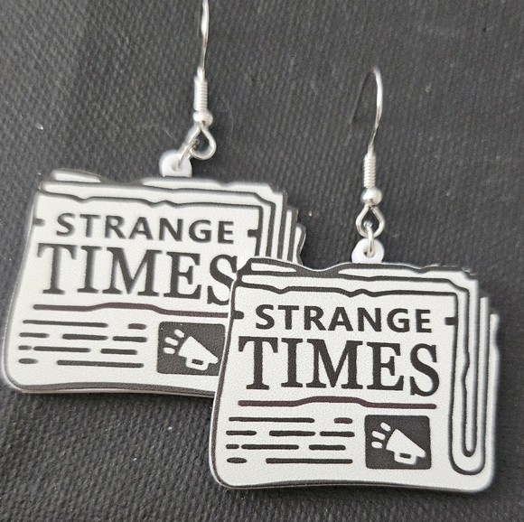 Strange  Papers    Earings  New Without Tags - Picture 1 of 1